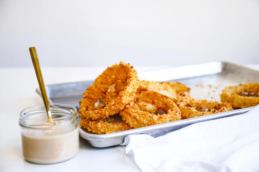 Oven Baked Onion Rings with Spicy Dipping Sauce